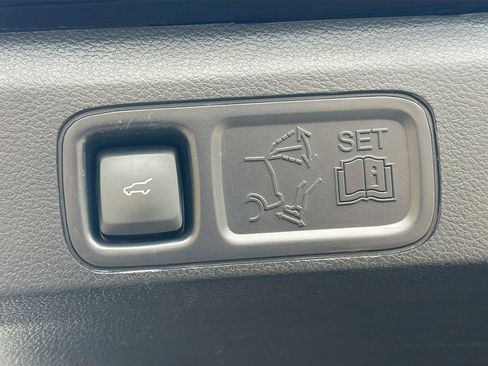 Used 2023 Ford Expedition Limited image 15