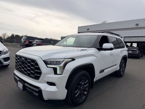 Used 2025 Toyota Sequoia Platinum image 1