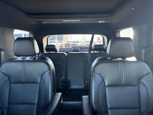 Used 2022 Chevrolet Traverse RS w/ LPO, Floor Liner Package image 28