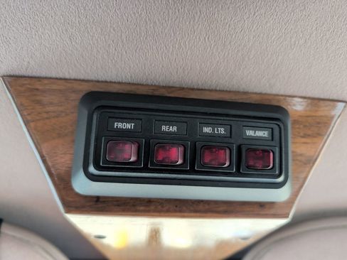 Used 1999 Ford E-150 and Econoline 150 image 16