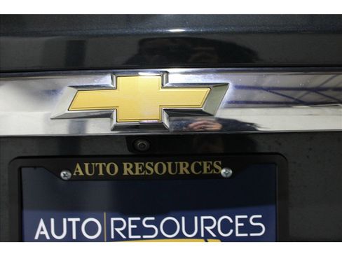 Used 2021 Chevrolet Traverse LT image 20