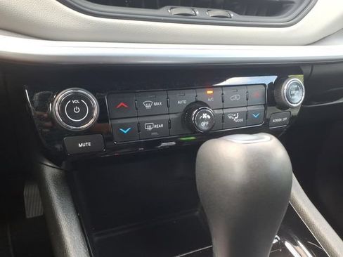 Used 2025 Jeep Compass Limited AWD/4WD image 17