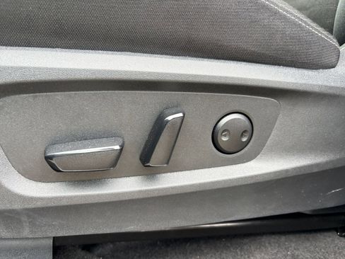 Used 2025 Nissan Pathfinder SV FWD image 22