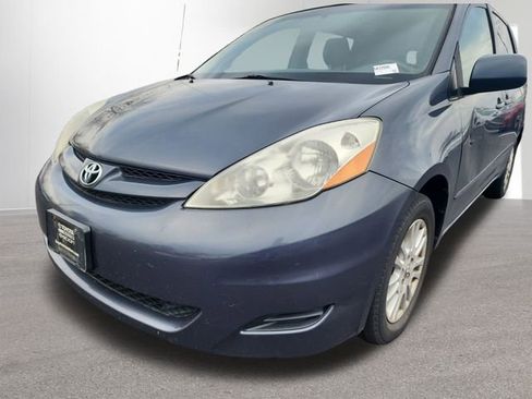 Used 2009 Toyota Sienna XLE image 29