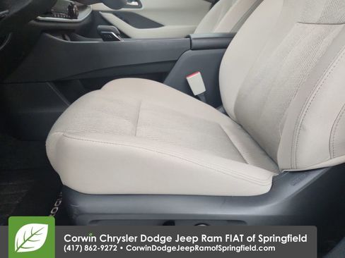 Used 2025 Nissan Rogue SV image 12