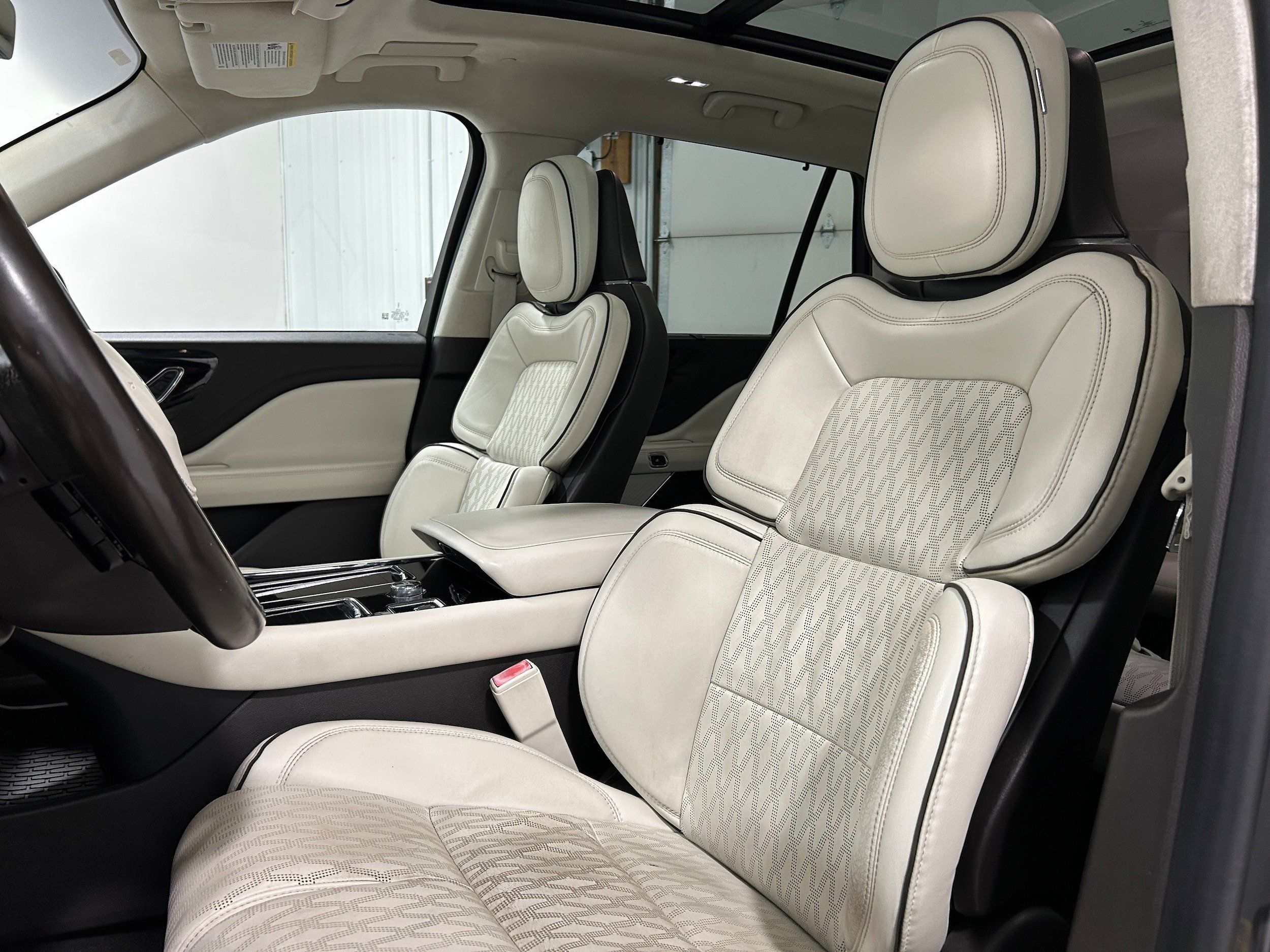 Used 2020 Lincoln Aviator Black Label w/ Dynamic Handling Package AWD/4WD image 25