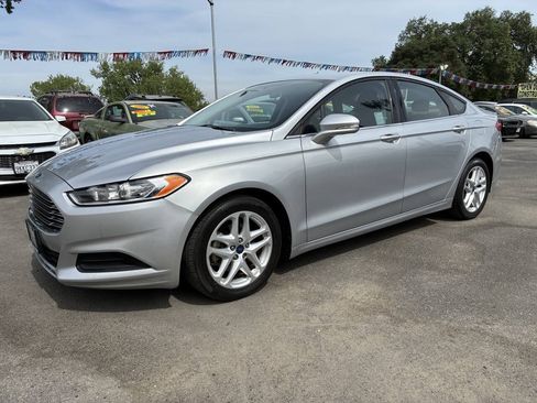 Used 2015 Ford Fusion SE FWD image 1