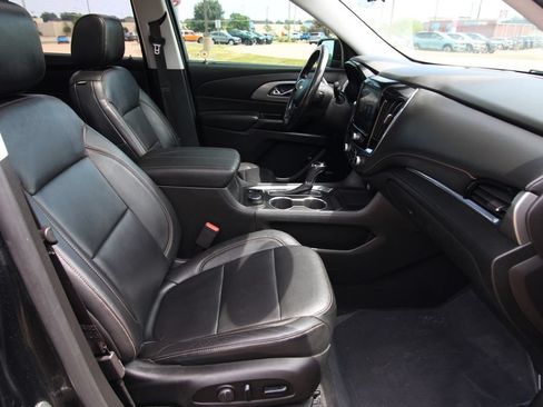 Used 2019 Chevrolet Traverse LT w/ LPO, Blackout Package AWD/4WD image 8