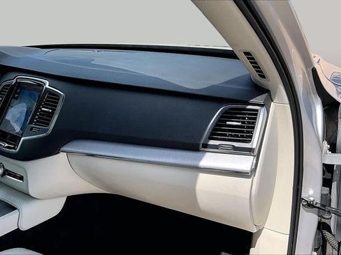 Used 2021 Volvo XC90 T5 Momentum w/ Protection Package Premier FWD image 19
