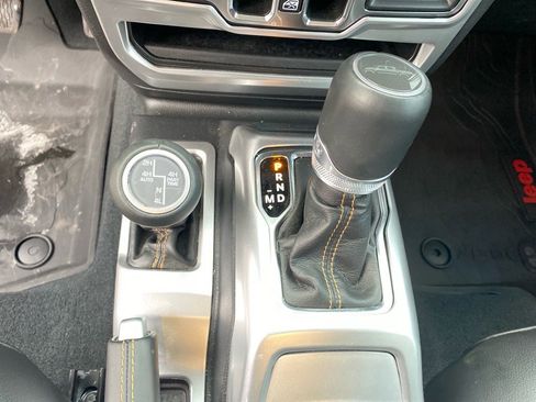 Used 2022 Jeep Gladiator Overland image 14