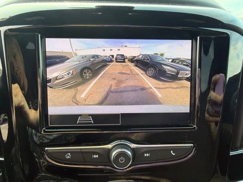 Used 2023 Chevrolet Traverse LT FWD image 19