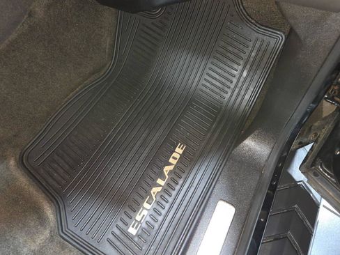 Used 2013 Cadillac Escalade Premium image 67