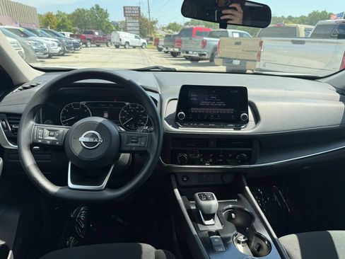 Used 2024 Nissan Rogue S AWD/4WD image 13