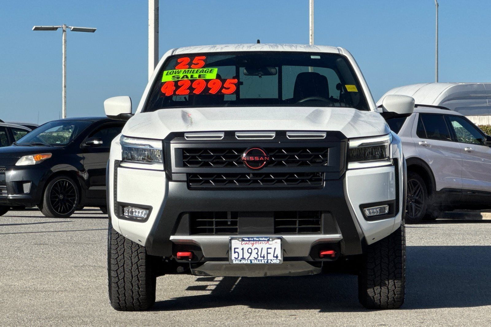 Used 2025 Nissan Frontier PRO-4X w/ Tow Package AWD/4WD image 9