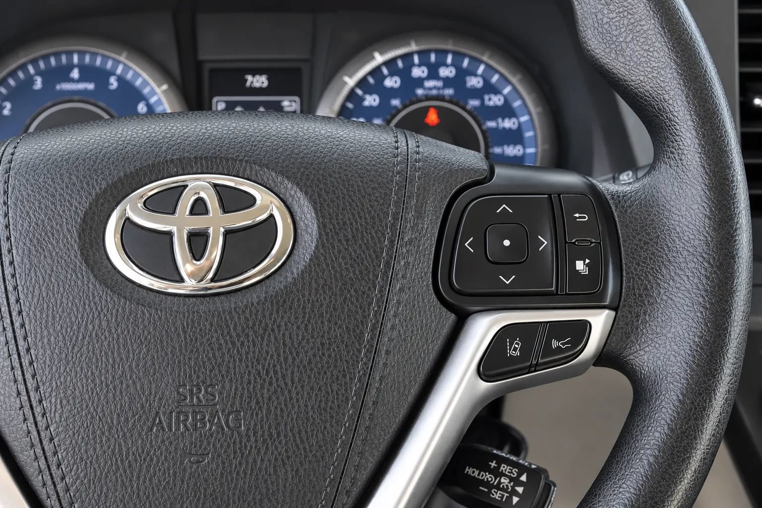 Used 2018 Toyota Sienna LE w/ Carpet Mat Package FWD image 15