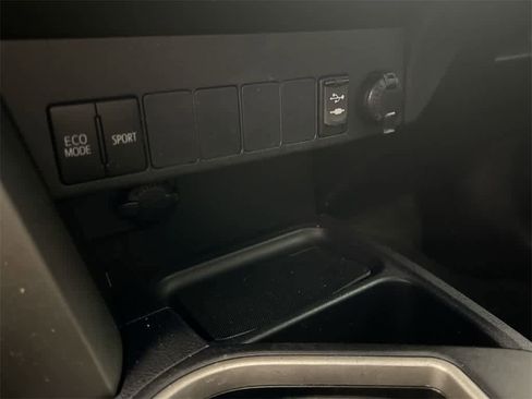 Used 2018 Toyota RAV4 XLE image 32