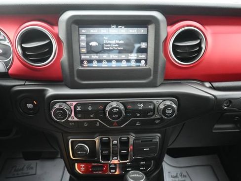 Used 2021 Jeep Gladiator Rubicon w/ Cold Weather Group AWD/4WD image 31