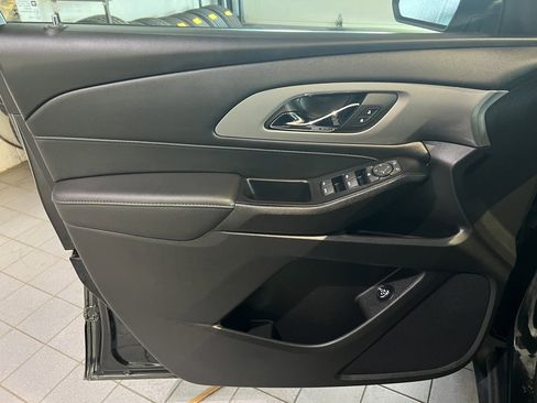 Used 2023 Chevrolet Traverse LT w/ Midnight/Sport Edition image 16