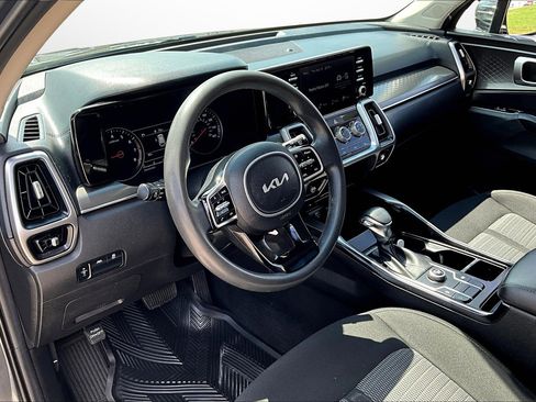 Used 2022 Kia Sorento LX image 20