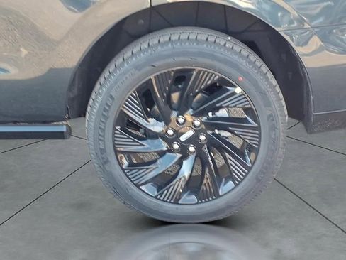 New 2025 Lincoln Navigator Reserve w/ Jet Appearance Package AWD/4WD image 4