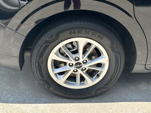 Certified 2024 Kia Carnival LX FWD image 22
