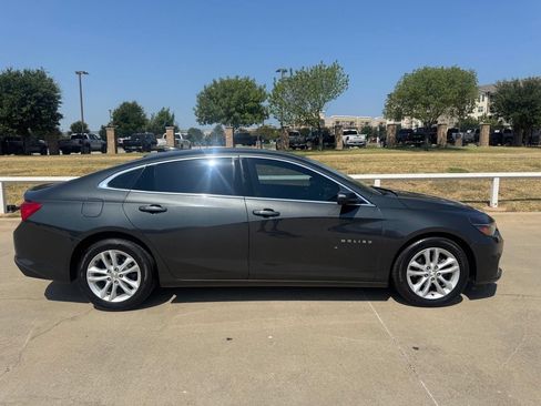 Used 2017 Chevrolet Malibu LT FWD image 3
