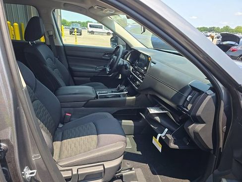 Certified 2025 Nissan Pathfinder SV w/ SV Premium Package FWD image 6