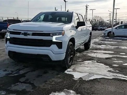 Used 2024 Chevrolet Silverado 1500 RST image 3