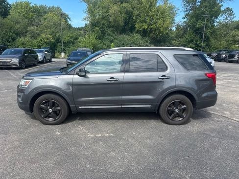 Used 2016 Ford Explorer XLT w/ Equipment Group 202A AWD/4WD image 2