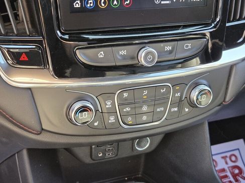 Used 2023 Chevrolet Traverse RS FWD image 23
