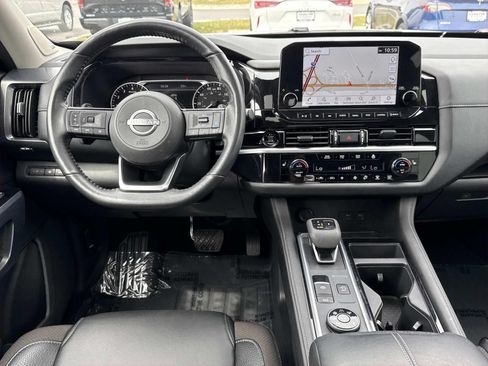 Used 2025 Nissan Pathfinder SL w/ SL Premium Package AWD/4WD image 8
