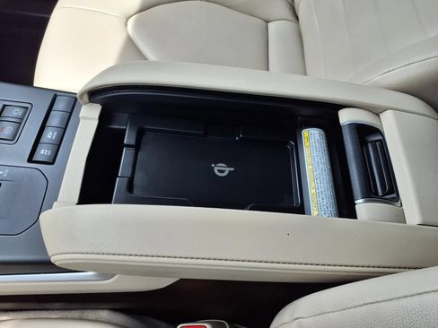 Used 2020 Toyota Highlander XLE FWD image 15