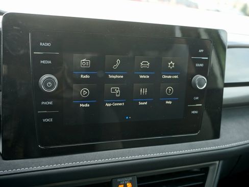 New 2026 Volkswagen Taos SE image 13