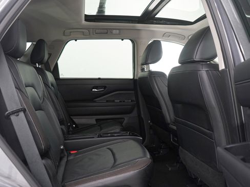 Used 2023 Nissan Pathfinder SL w/ SL Premium Package image 12