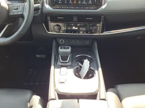 Used 2023 Nissan Rogue SL w/ SL Premium Package FWD image 11