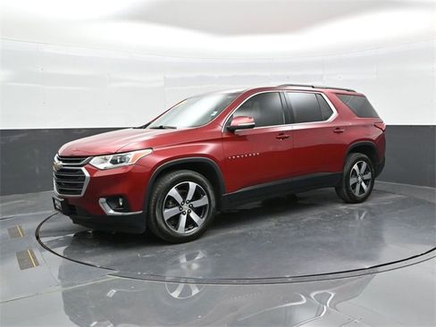 Used 2021 Chevrolet Traverse LT w/ LT Premium Package image 3