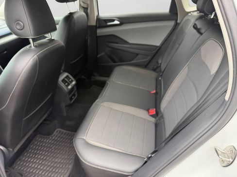 Used 2022 Volkswagen Taos SE AWD/4WD image 15