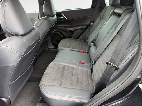 Used 2023 Mitsubishi Outlander SE AWD/4WD image 24
