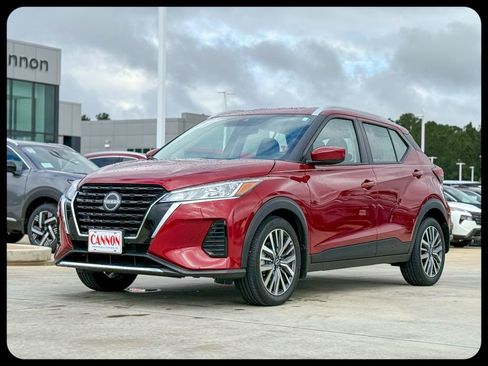 Used 2024 Nissan Kicks SV FWD image 3