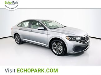 Used 2024 Volkswagen Jetta SE image 1