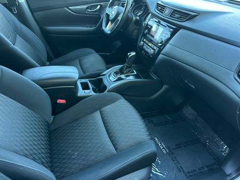 Used 2017 Nissan Rogue SV AWD/4WD image 16