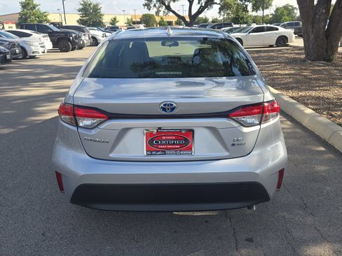 Certified 2025 Toyota Corolla LE FWD image 4