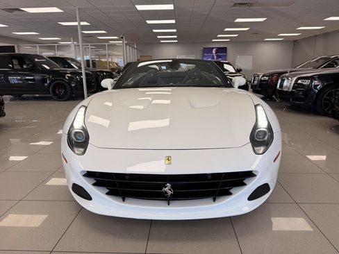 Used 2015 Ferrari California T RWD image 4