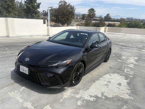 Used 2025 Toyota Camry SE FWD image 7