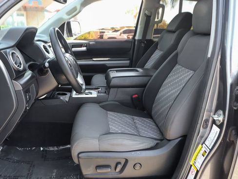Used 2018 Toyota Tundra SR5 w/ SR5 Upgrade Package AWD/4WD image 18