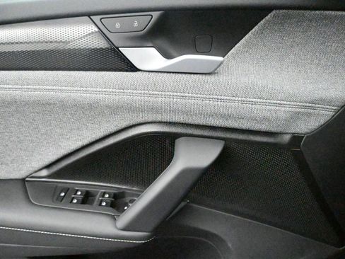 Used 2025 Volkswagen Tiguan S image 6