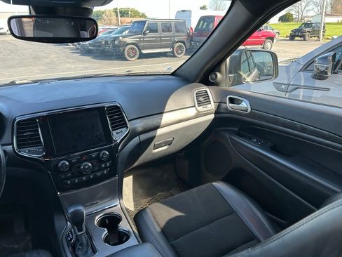 Used 2021 Jeep Grand Cherokee Laredo X image 10