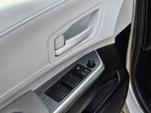 Used 2025 Toyota Sienna LE image 14