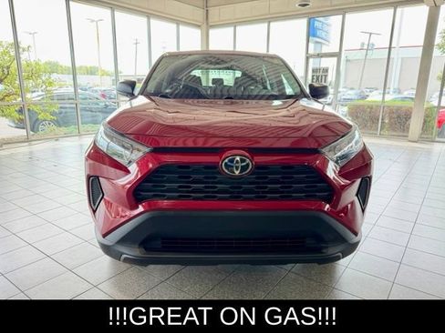 Used 2022 Toyota RAV4 LE AWD/4WD image 3