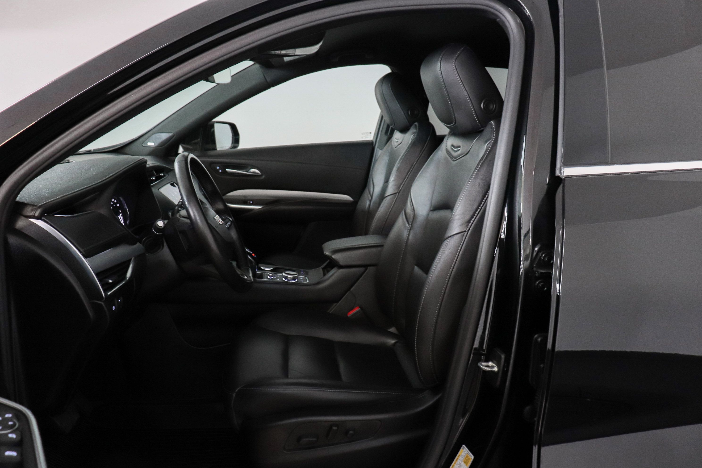 Used 2023 Cadillac XT4 Premium Luxury AWD/4WD image 15